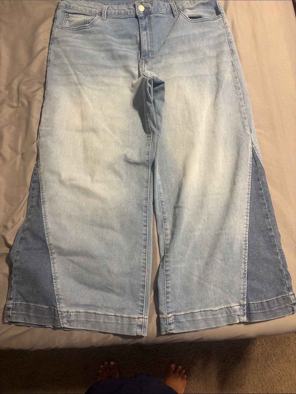 Time and Tru Two-Tone Light Blue Wide-Leg Jeans